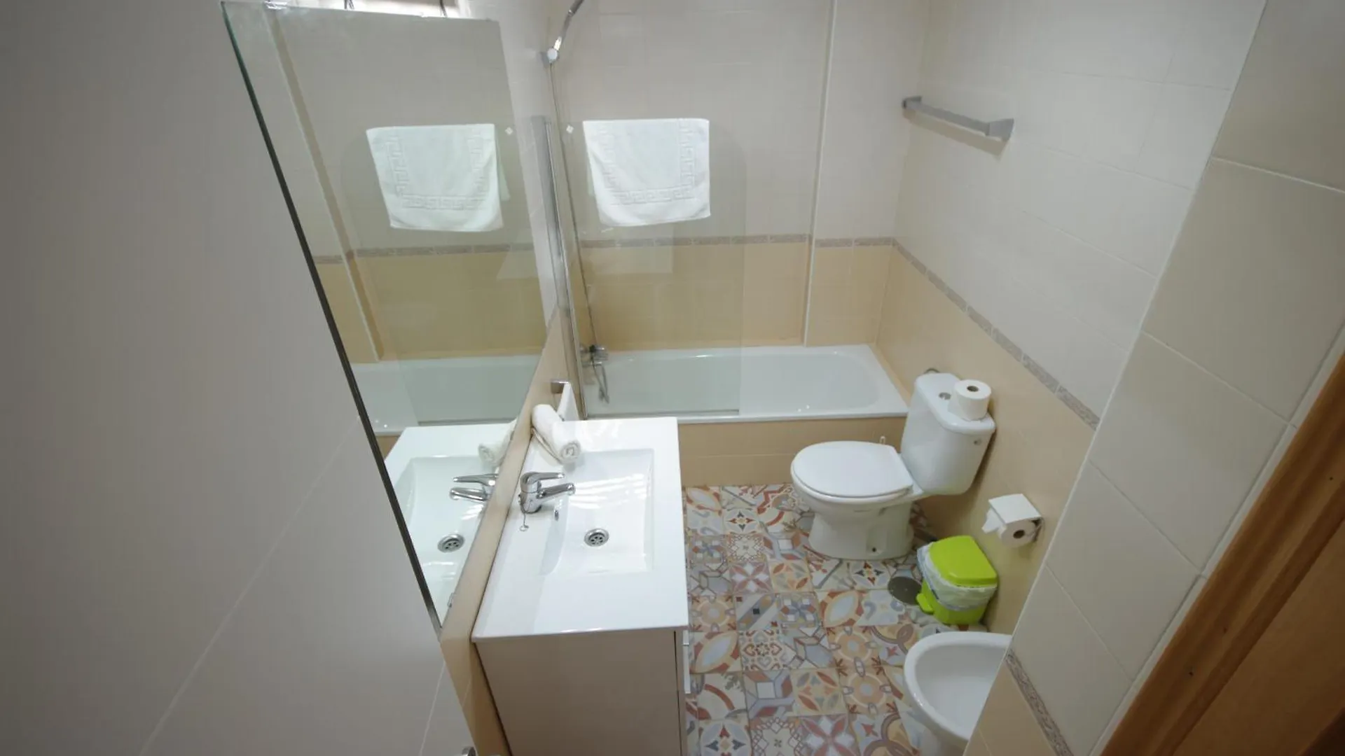 Livingtarifa Apartamento Guacamayo 0*, 타리파